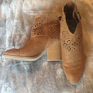 Maurice tan suede boots. Cute pattern on top
